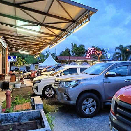 Hotel Nawar Pasir Mas Esterno foto