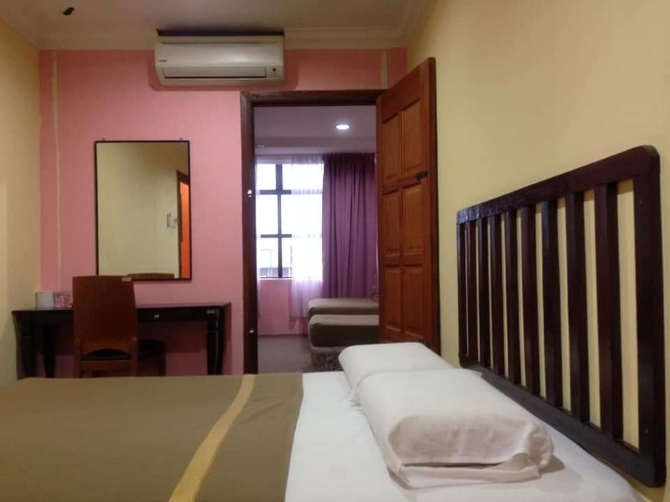 Hotel Nawar Pasir Mas Esterno foto