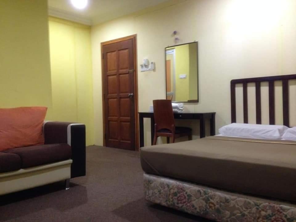 Hotel Nawar Pasir Mas Esterno foto
