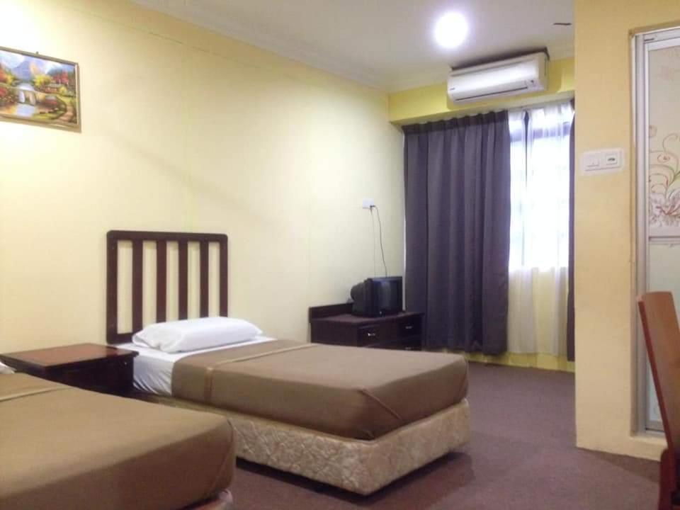 Hotel Nawar Pasir Mas Esterno foto