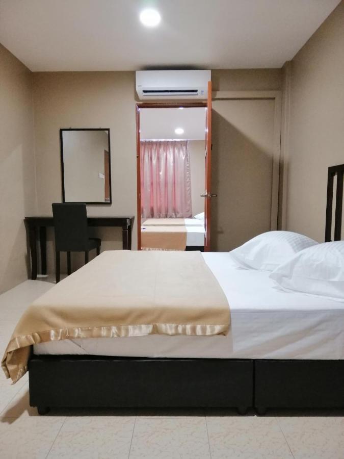 Hotel Nawar Pasir Mas Esterno foto