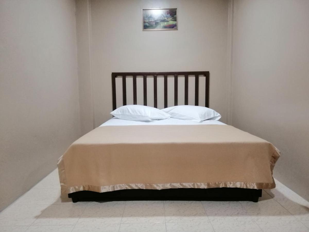Hotel Nawar Pasir Mas Esterno foto