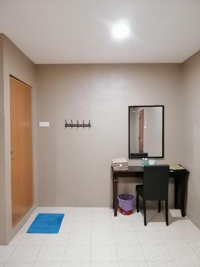 Hotel Nawar Pasir Mas Esterno foto