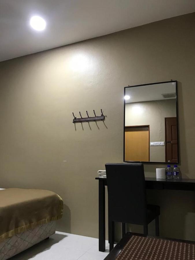 Hotel Nawar Pasir Mas Esterno foto