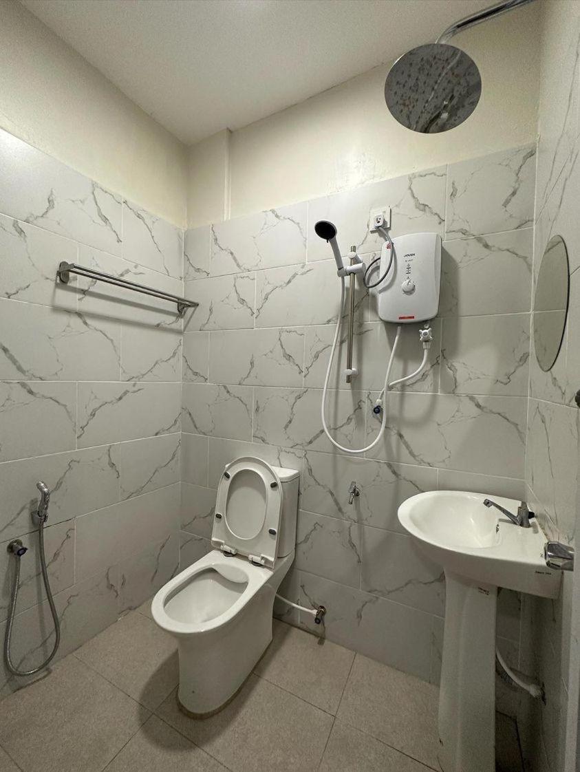 Hotel Nawar Pasir Mas Esterno foto